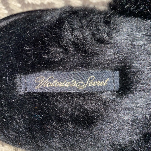 Fluffy black slippers from Victoria Secret - Picture 3 of 5